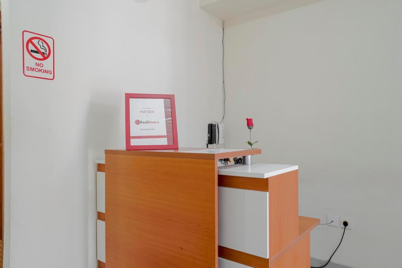 Reddoorz @ Jalan Biak Roxy Jakarta Exterior foto