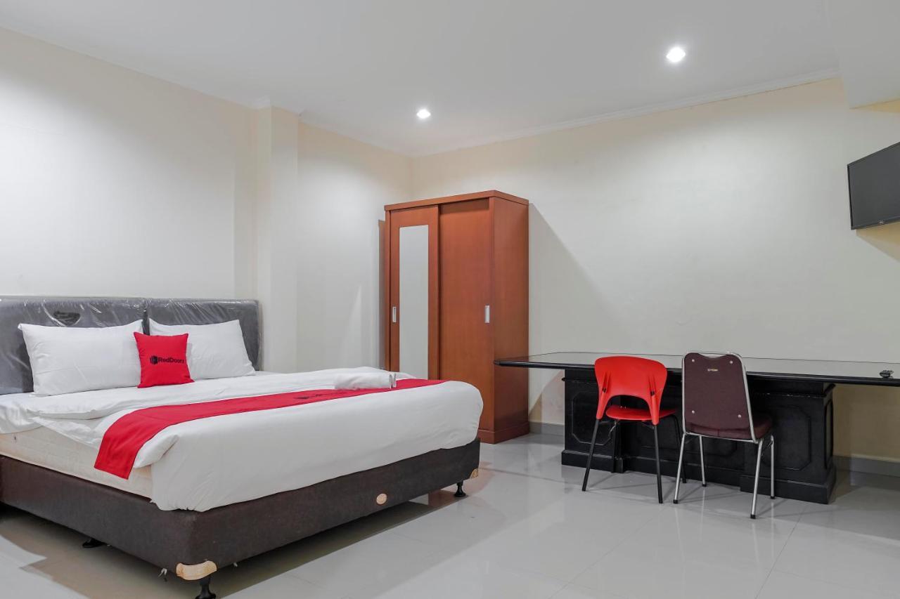 Reddoorz @ Jalan Biak Roxy Jakarta Exterior foto